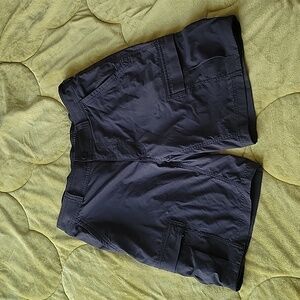 REI mens Sahara shorts sz 32